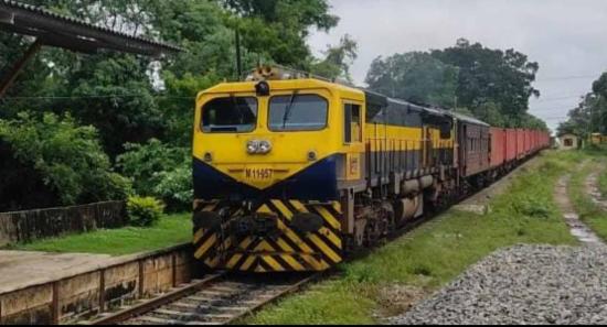 නැගෙනහිර දුම්රිය මාර්ගයේ කොටසක් යළි විවෘත කෙරේ.